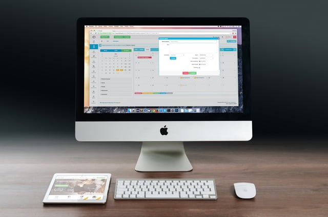 apple-imac-ipad-workplace-38568.jpeg